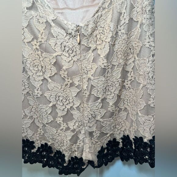 Sequin Trim Lace Romper Nude and Black Size Small - Picture 3 of 9